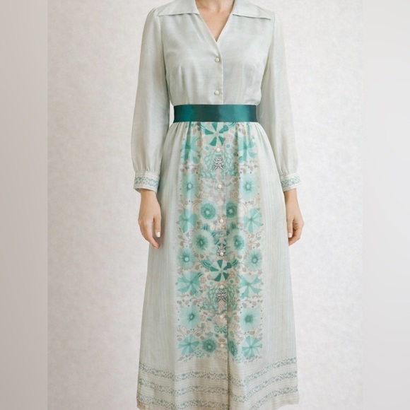 Alfred Shaheen Dresses & Skirts - 1970s Alfred Shaheen hostess dress with dagger collar.